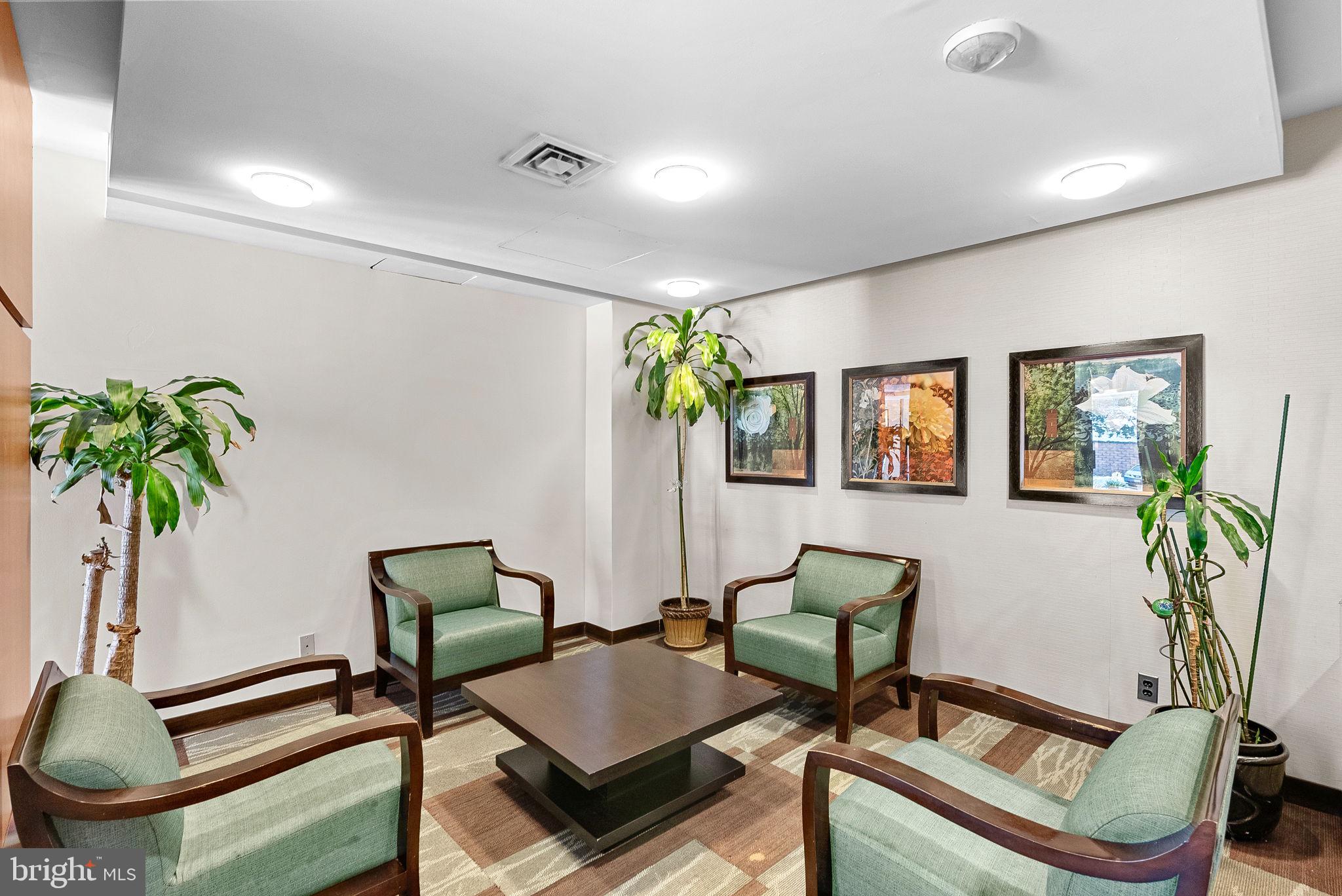 307 Yoakum Pkwy #1718