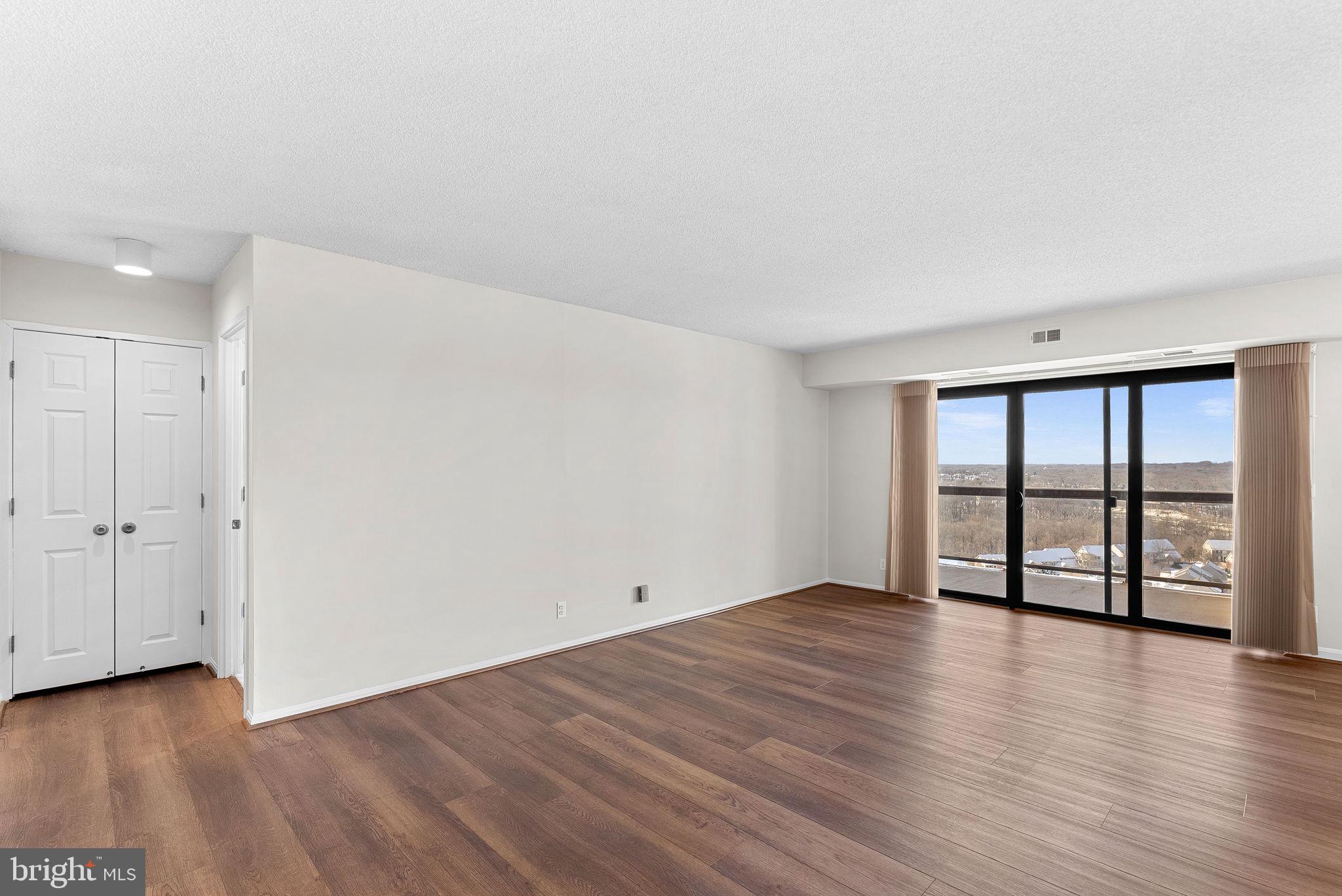 307 Yoakum Pkwy #1718