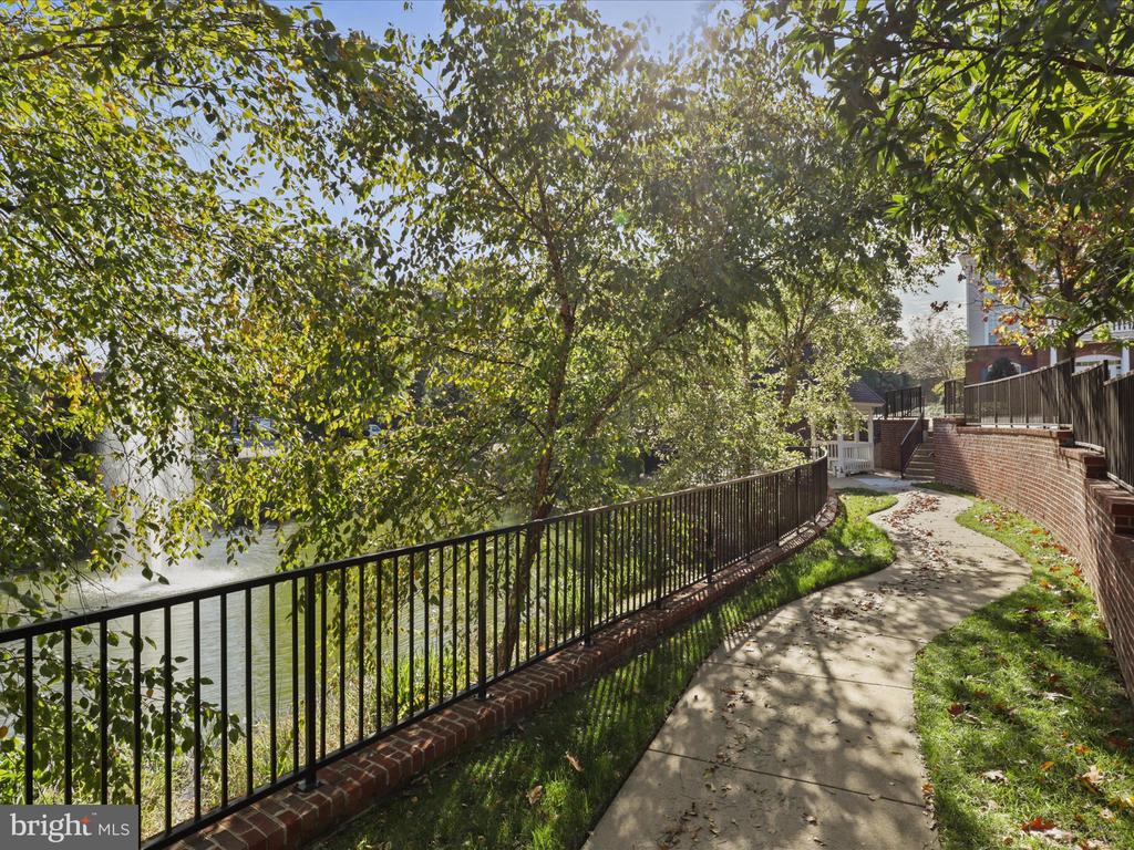 4860 Eisenhower Ave #292
