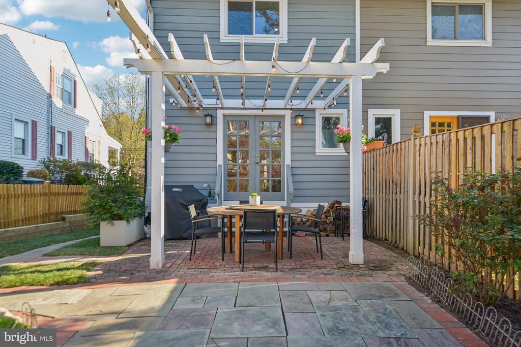 12a E Chapman St