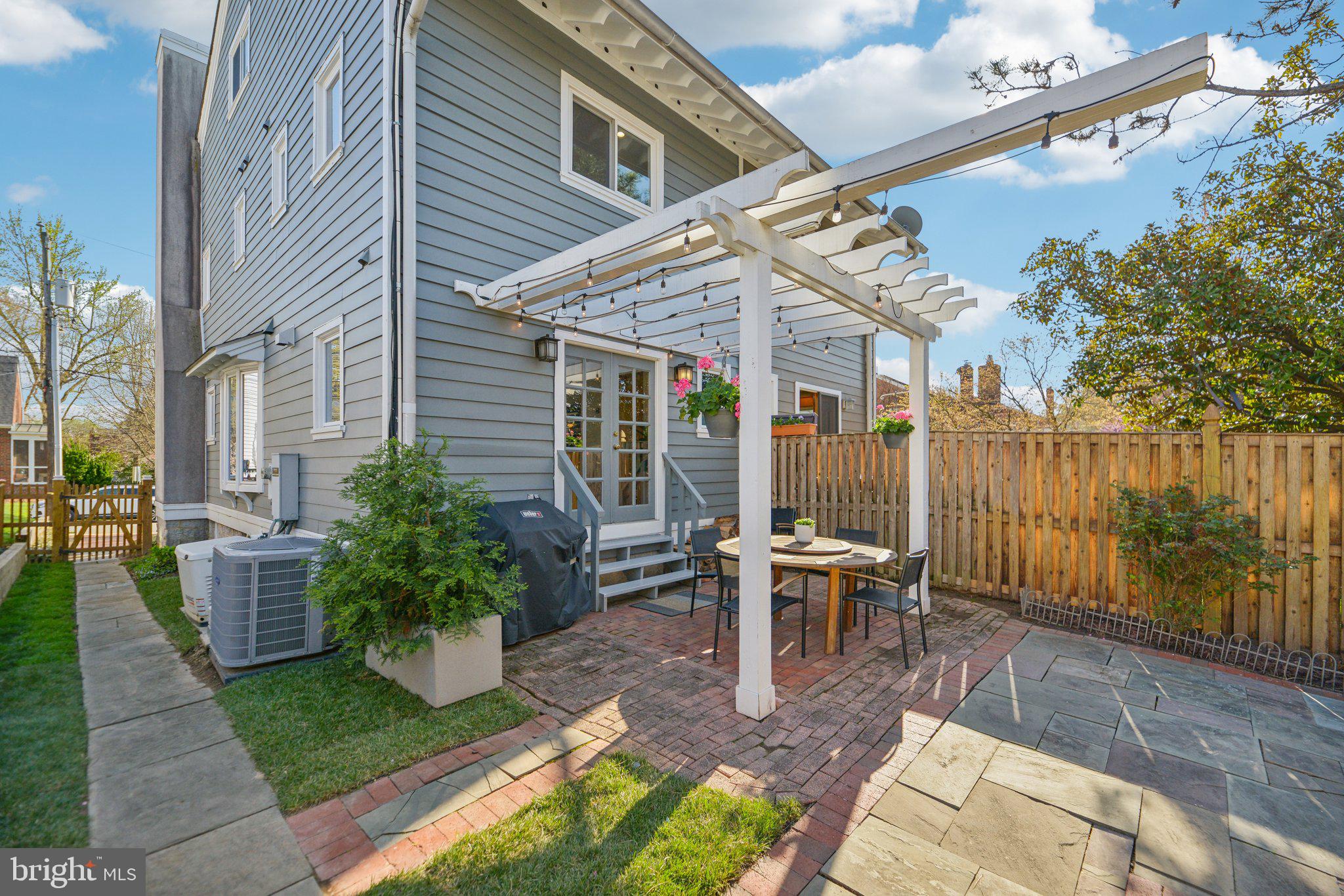 12a E Chapman St