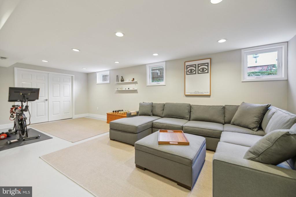 12a E Chapman St