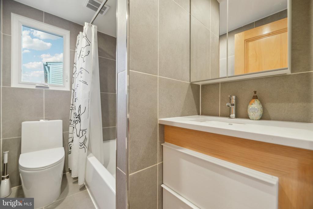 12a E Chapman St