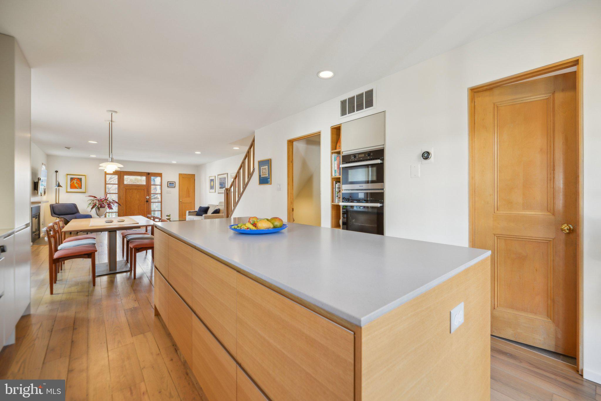 12a E Chapman St