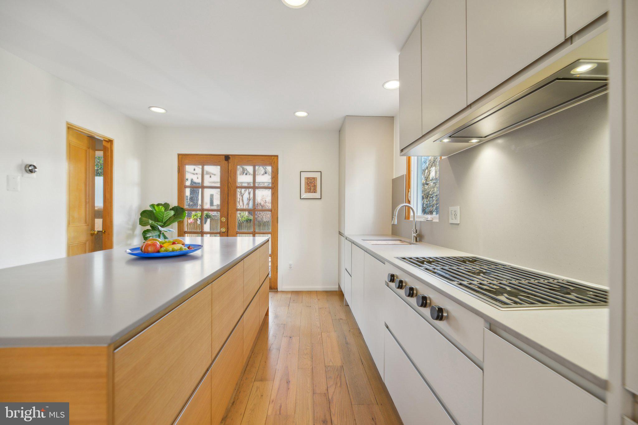 12a E Chapman St