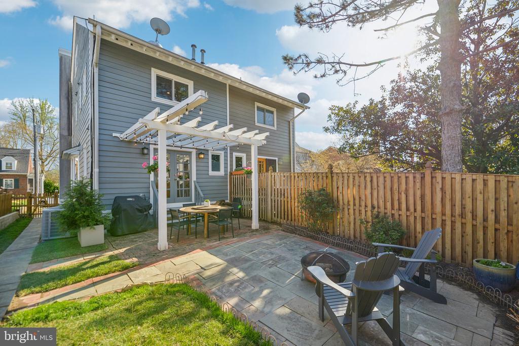 12a E Chapman St