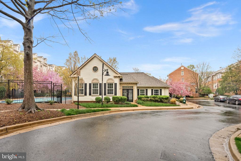 2466 Garnett Dr