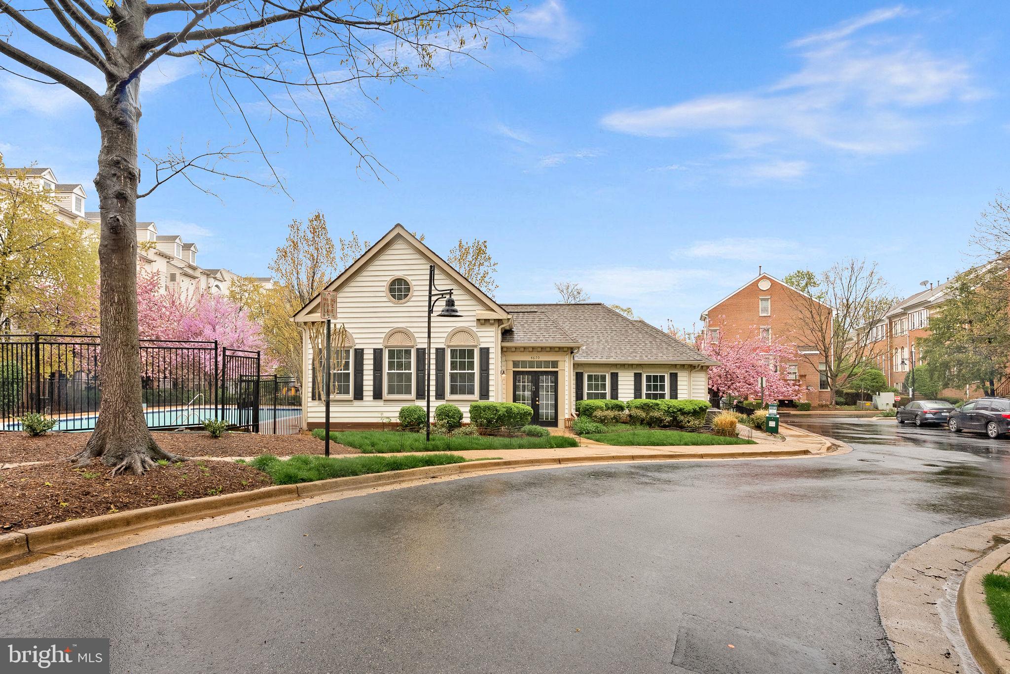2466 Garnett Dr