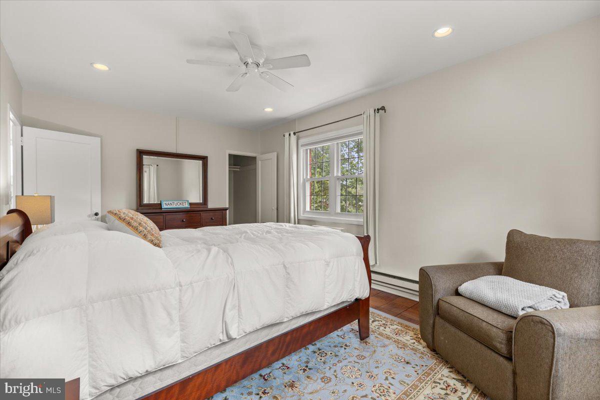 3128 Martha Custis Dr