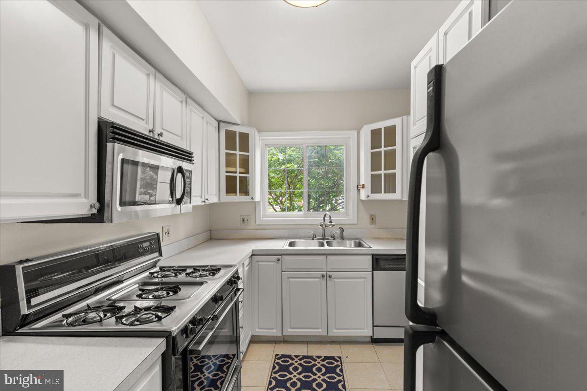 3128 Martha Custis Dr