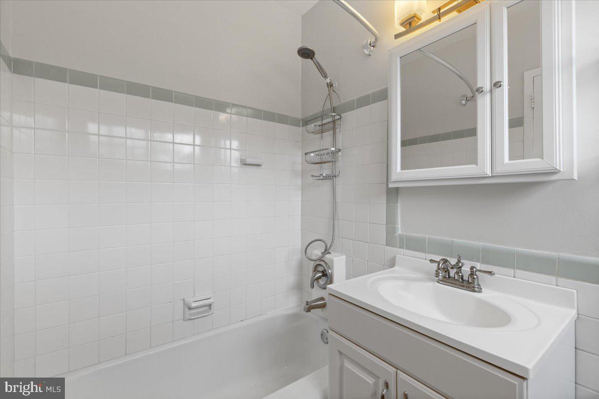 3128 Martha Custis Dr