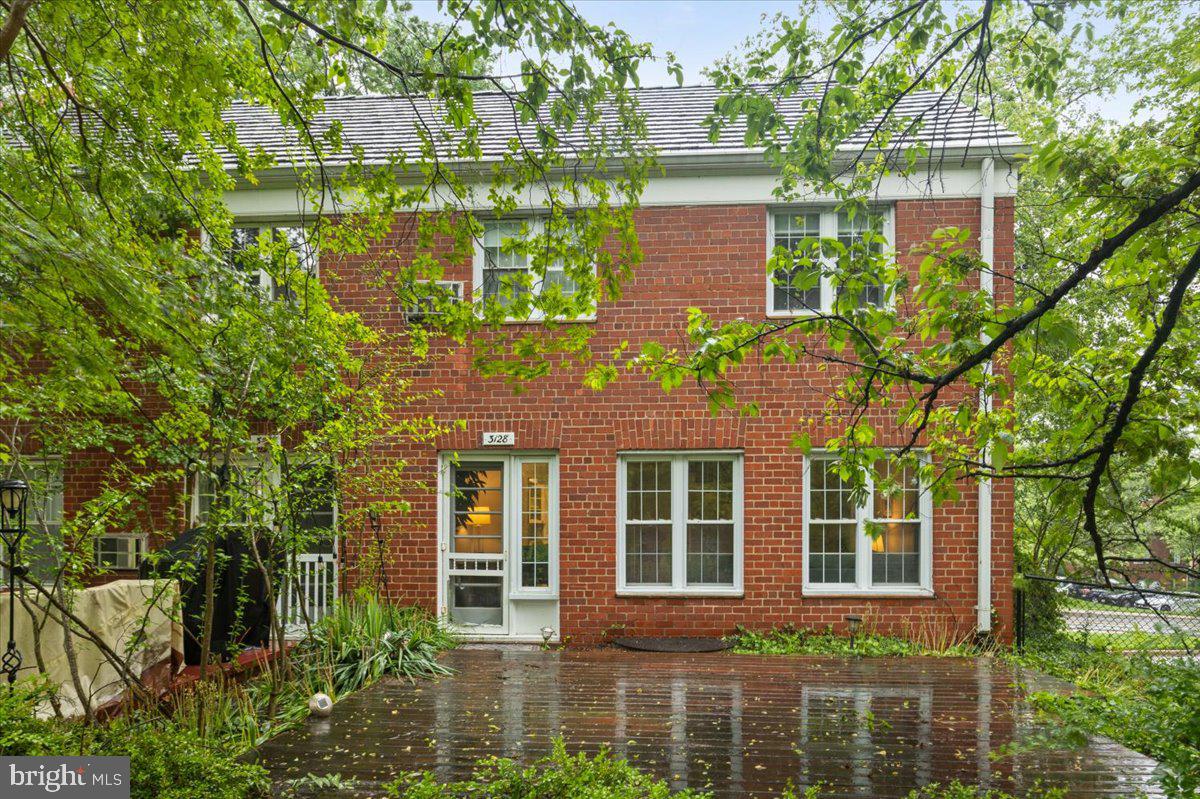 3128 Martha Custis Dr