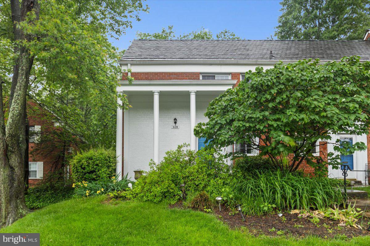 3128 Martha Custis Dr