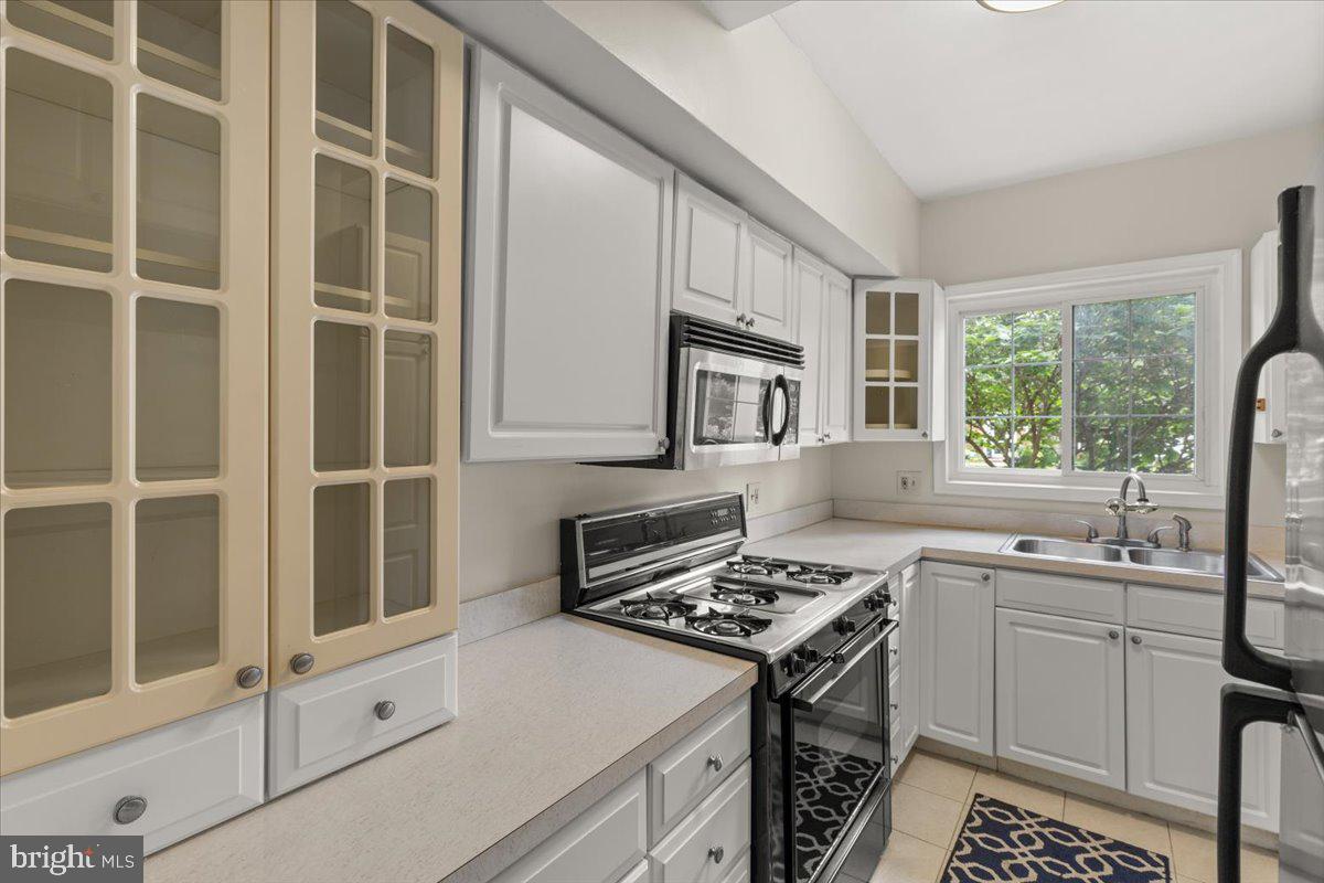 3128 Martha Custis Dr