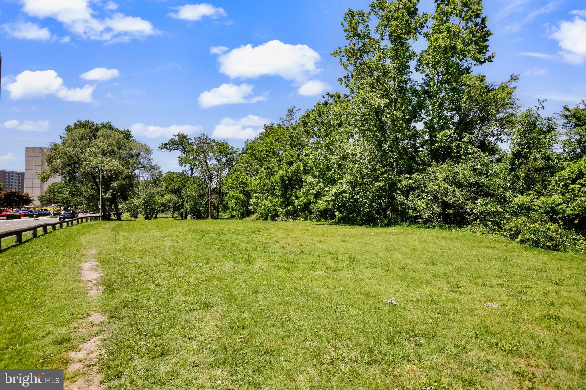 5300 Holmes Run Pkwy #407