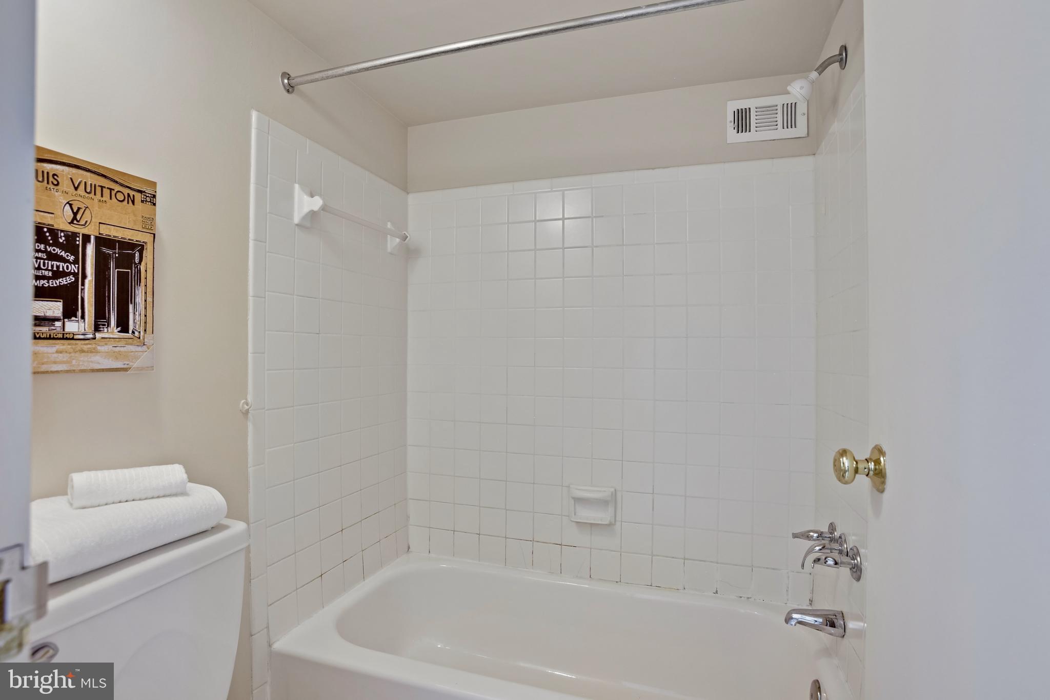 5300 Holmes Run Pkwy #407