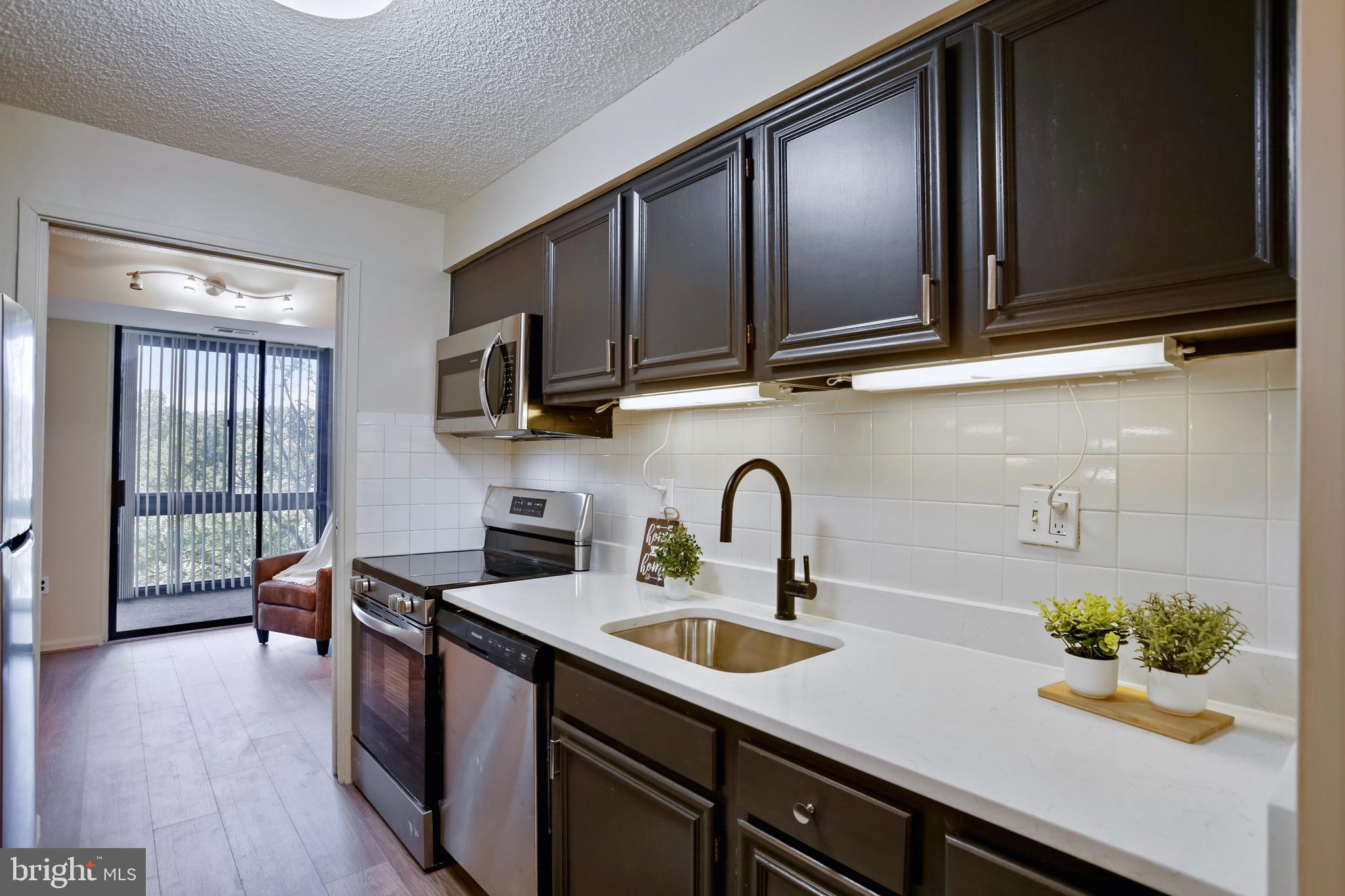 5300 Holmes Run Pkwy #407