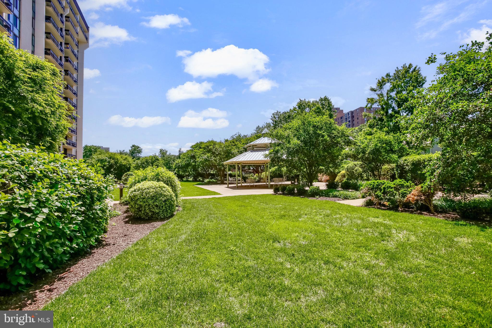 5300 Holmes Run Pkwy #407