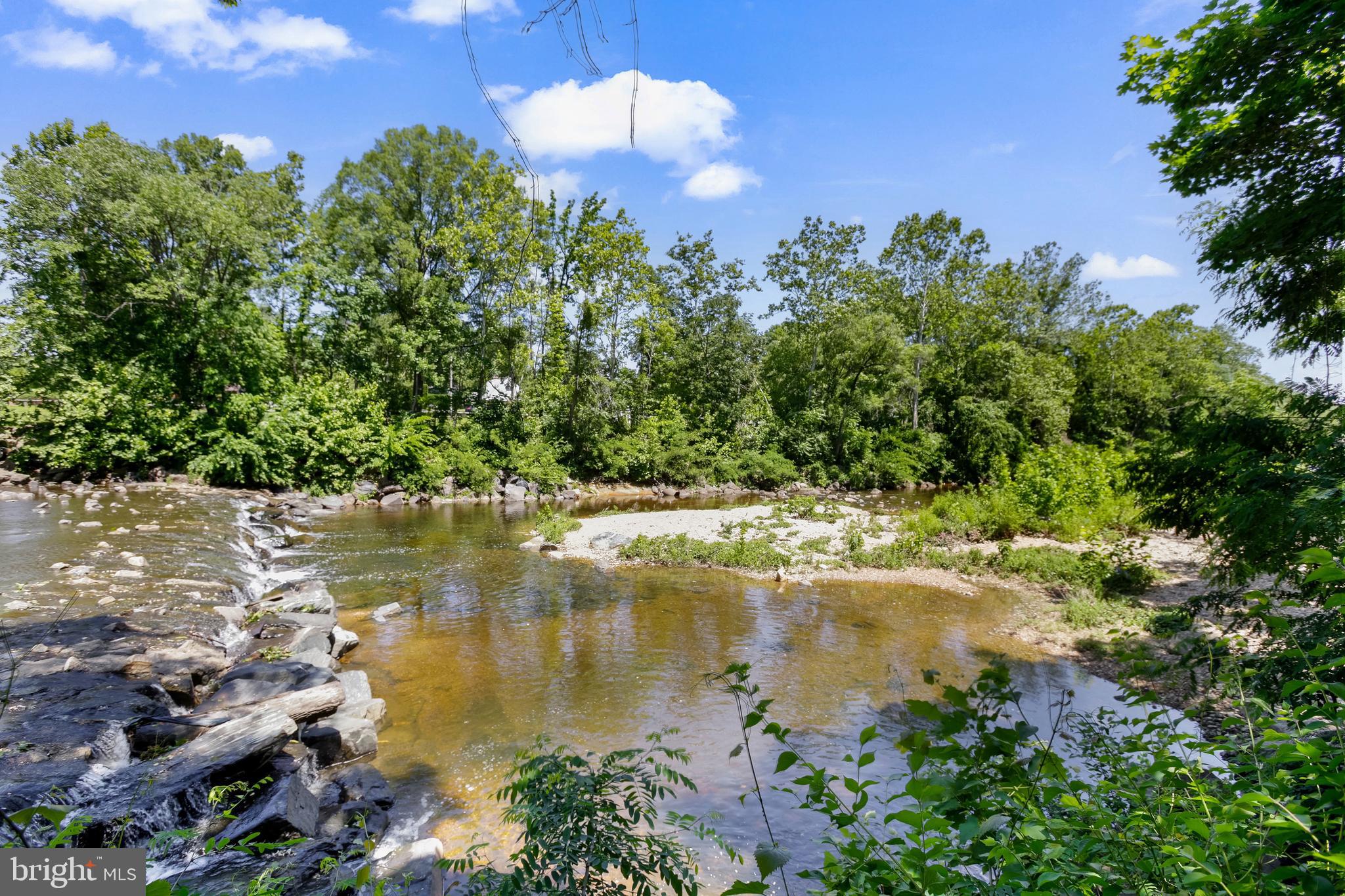 5300 Holmes Run Pkwy #407