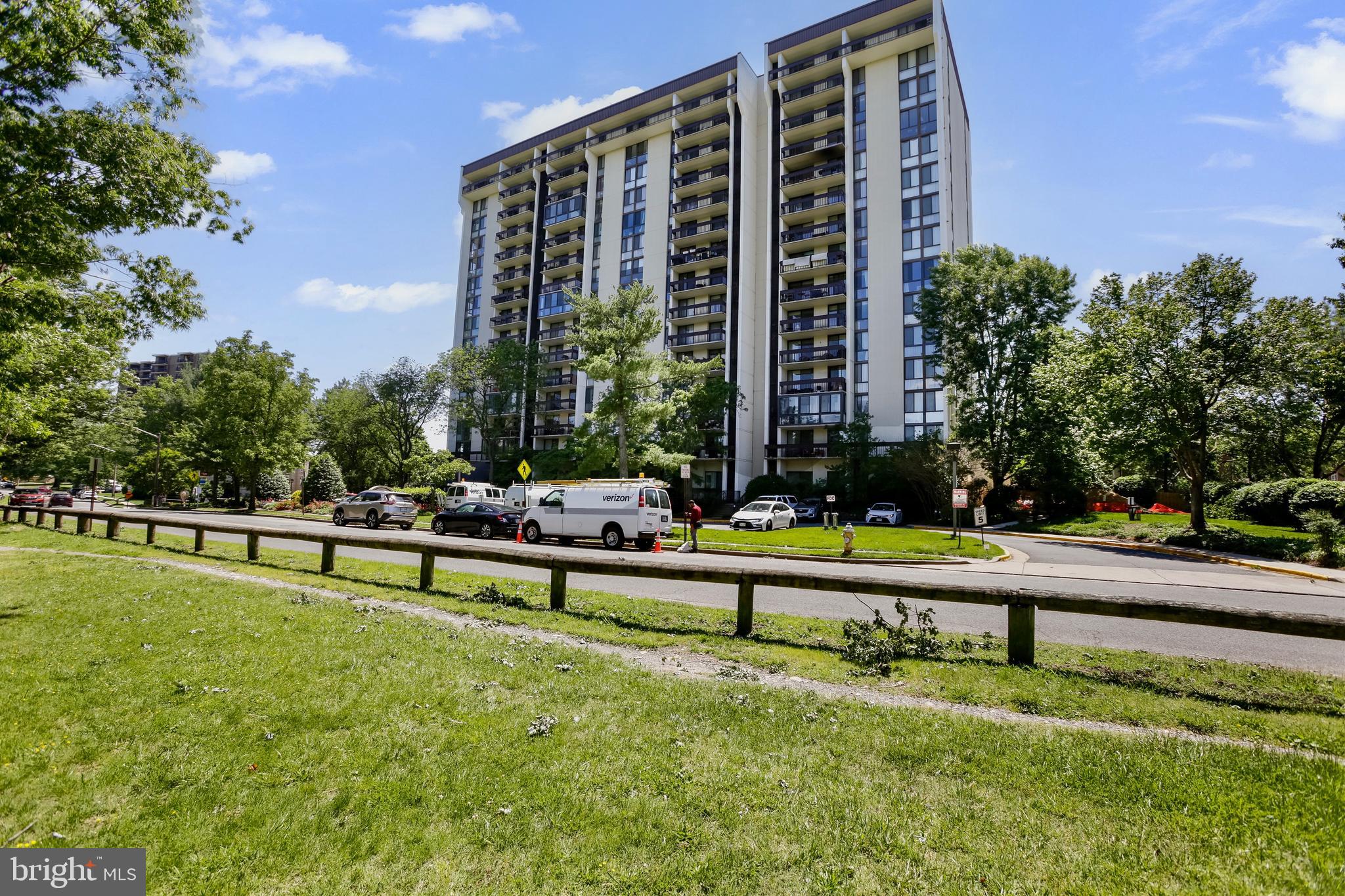 5300 Holmes Run Pkwy #407