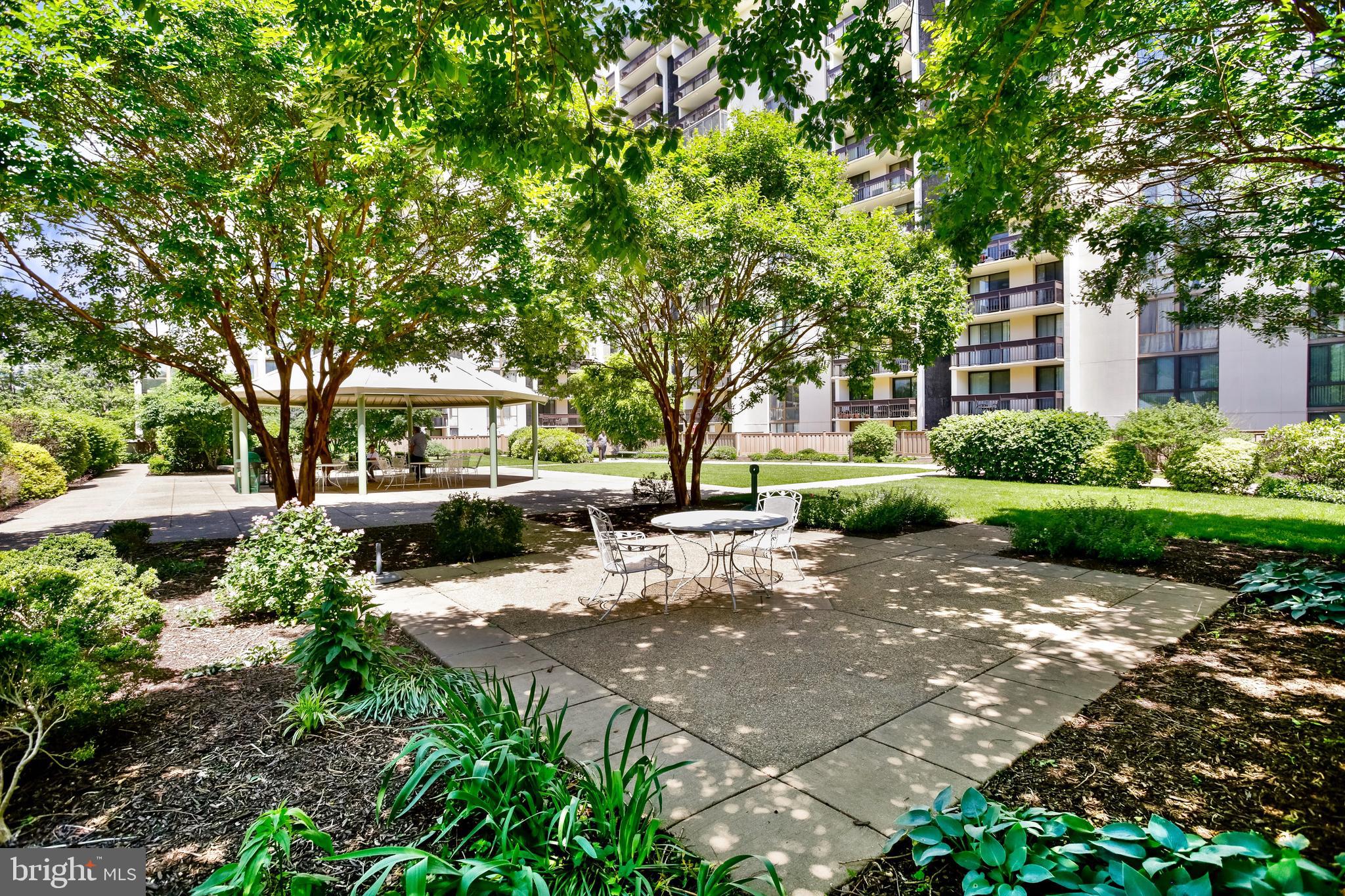 5300 Holmes Run Pkwy #407