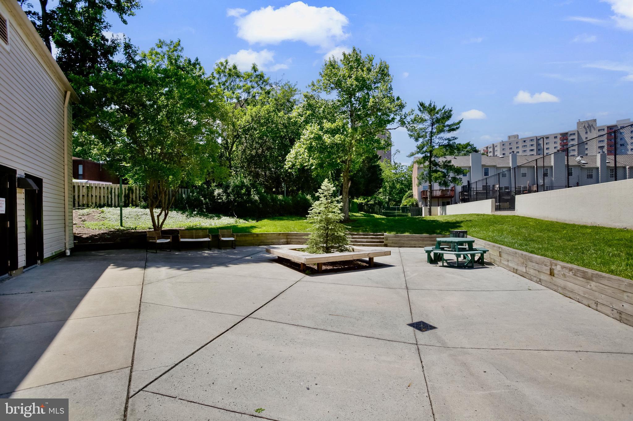 5300 Holmes Run Pkwy #407