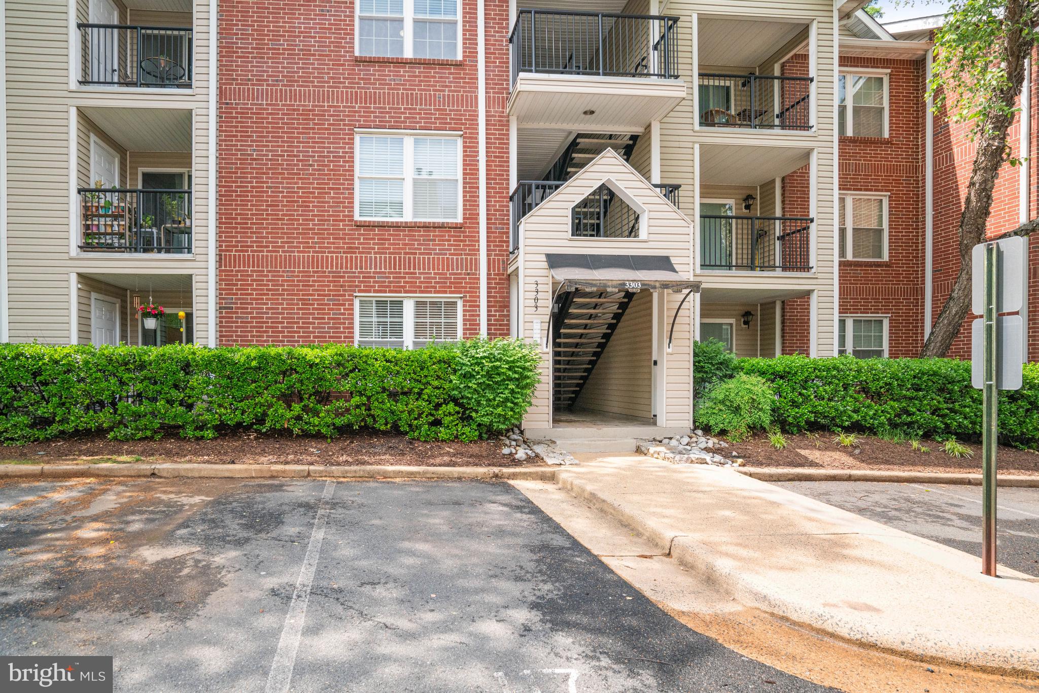 3303 Wyndham Cir #348