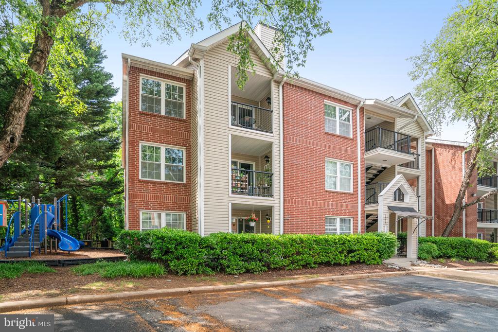 3303 Wyndham Cir #348