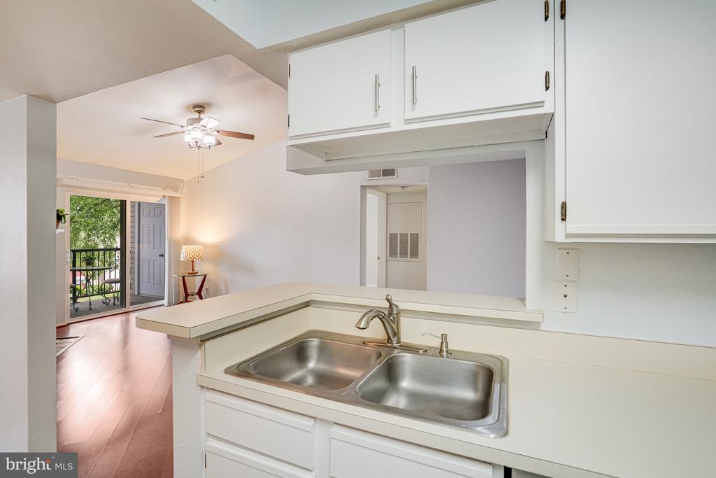 3303 Wyndham Cir #348