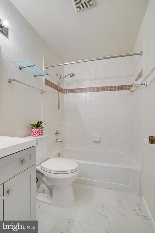 3303 Wyndham Cir #348