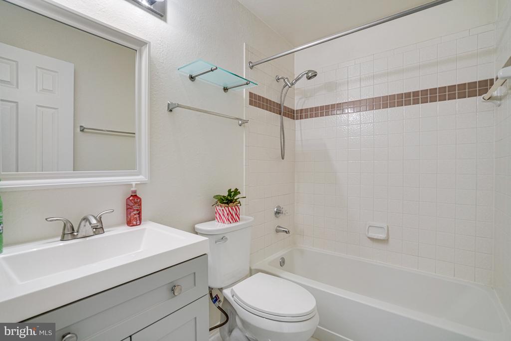 3303 Wyndham Cir #348