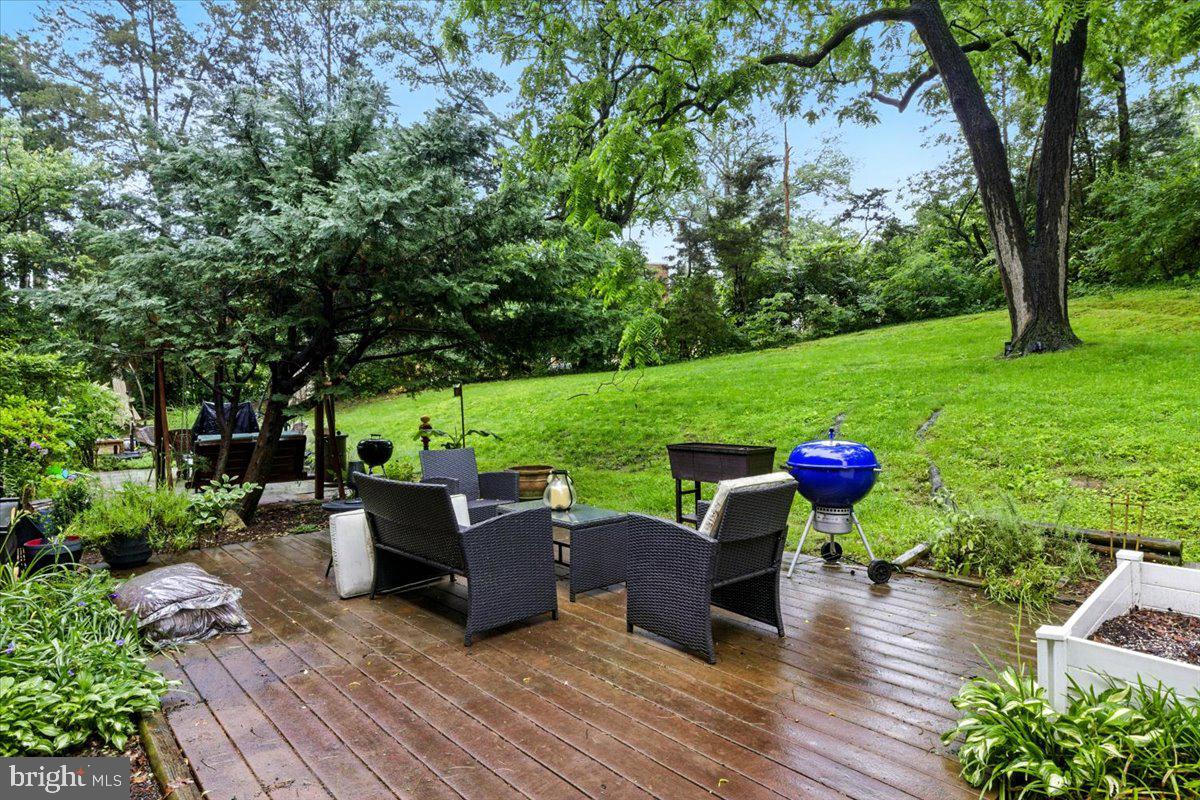 1006 VALLEY DR