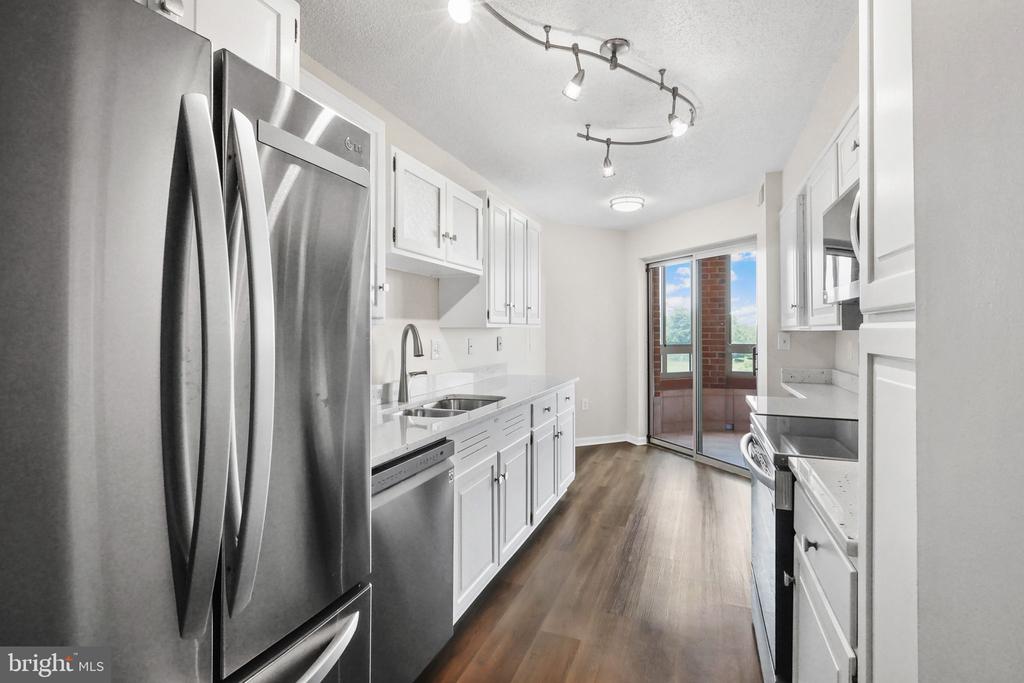 2121 Jamieson Ave #901