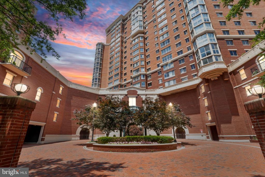 2121 Jamieson Ave #901