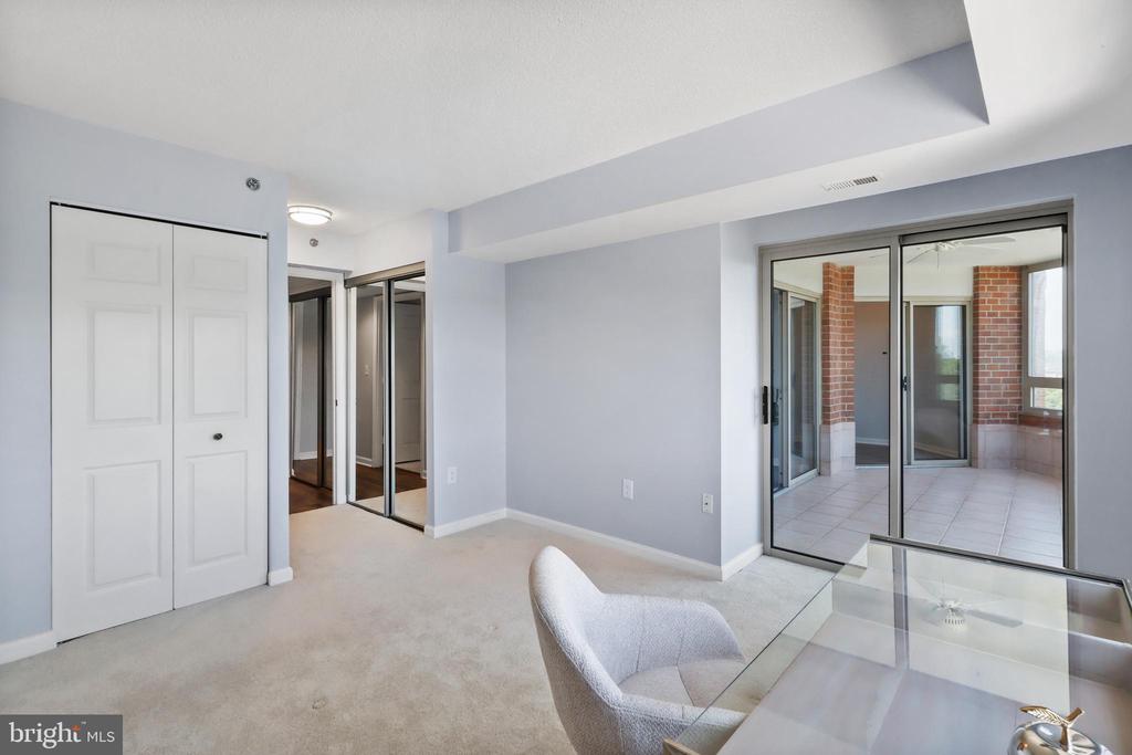 2121 Jamieson Ave #901
