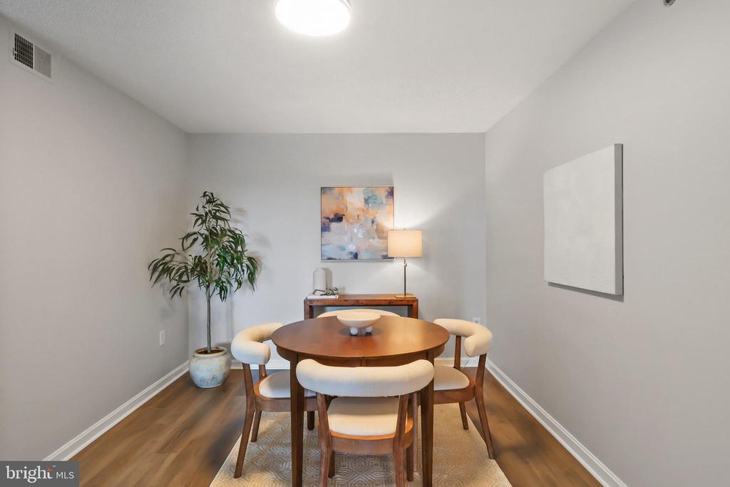2121 Jamieson Ave #901
