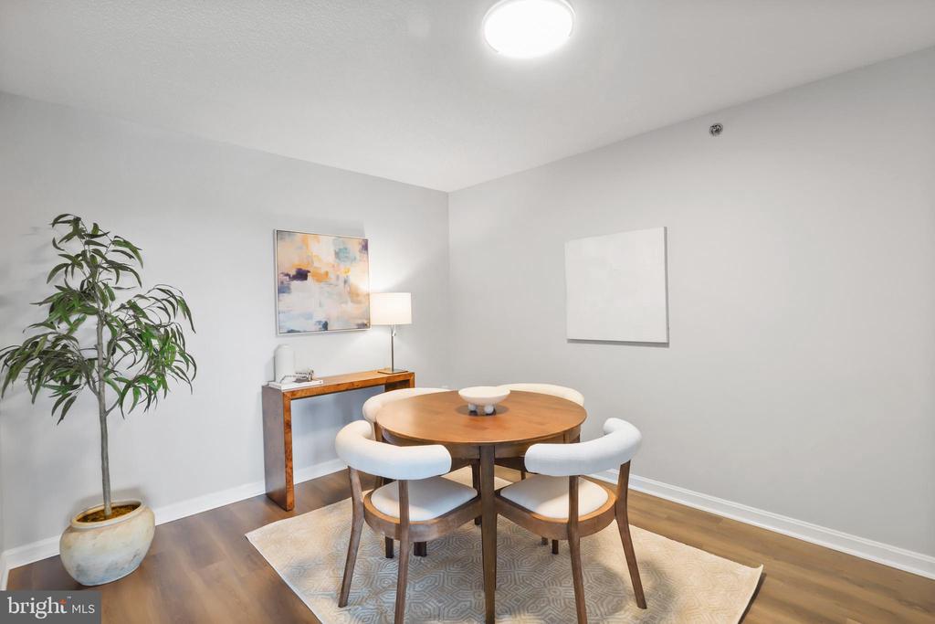 2121 Jamieson Ave #901
