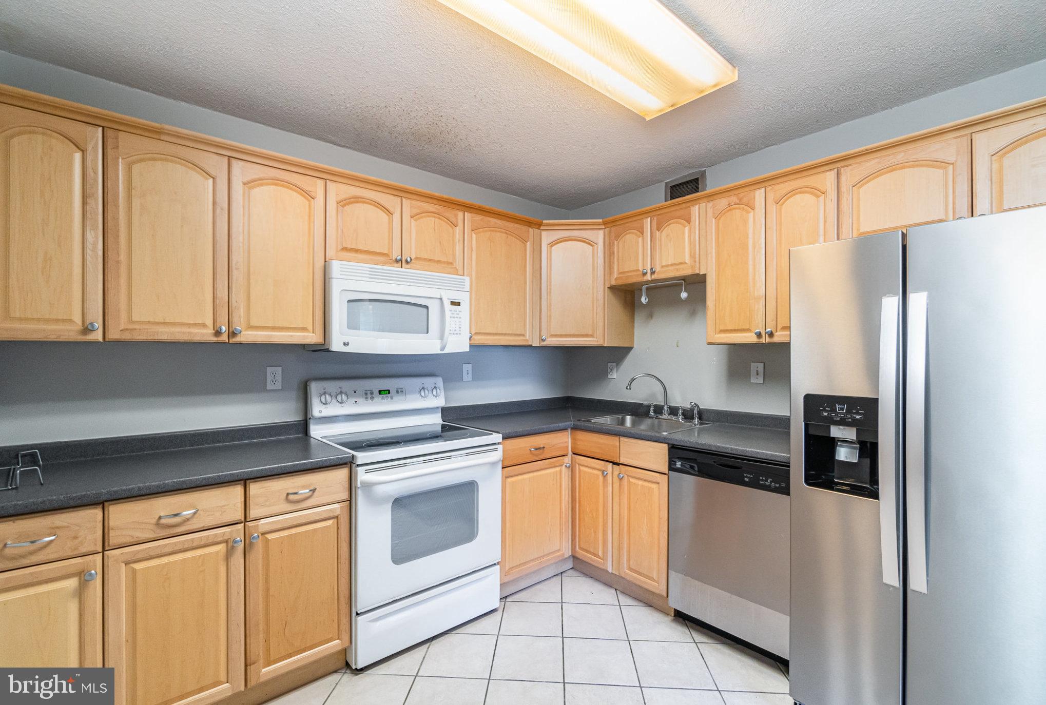 307 Yoakum Pkwy #716