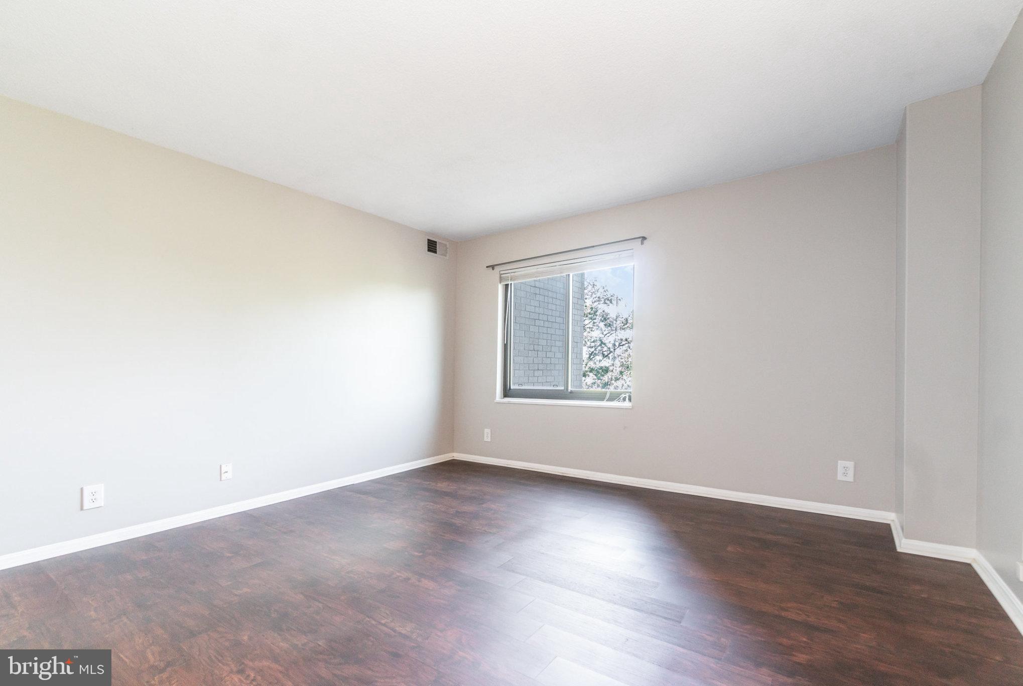 307 Yoakum Pkwy #716