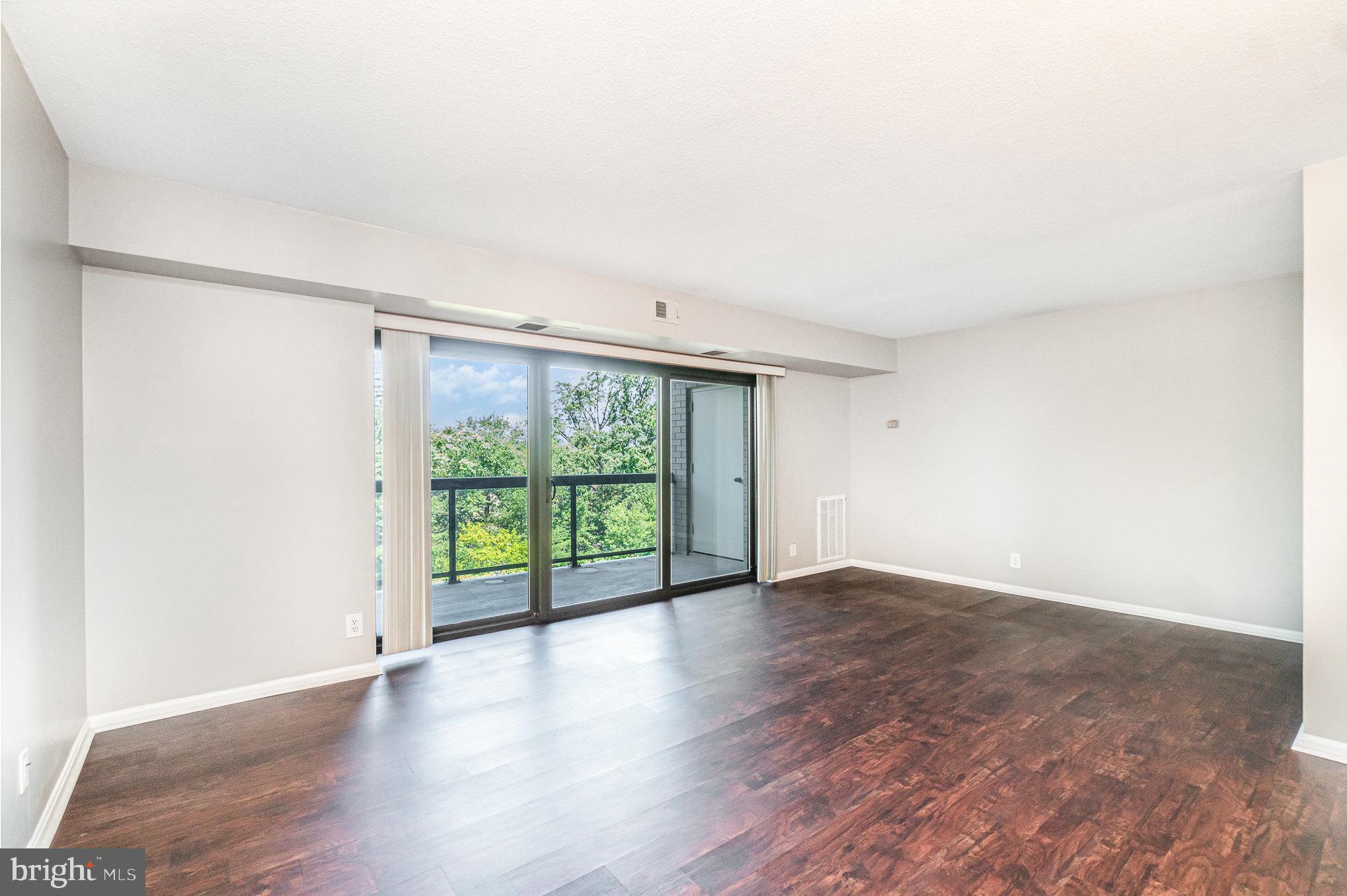 307 Yoakum Pkwy #716