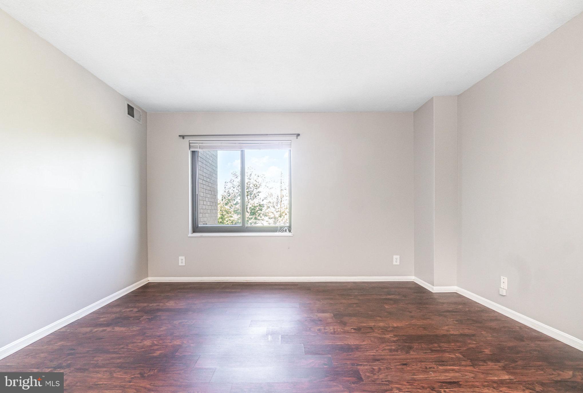 307 Yoakum Pkwy #716