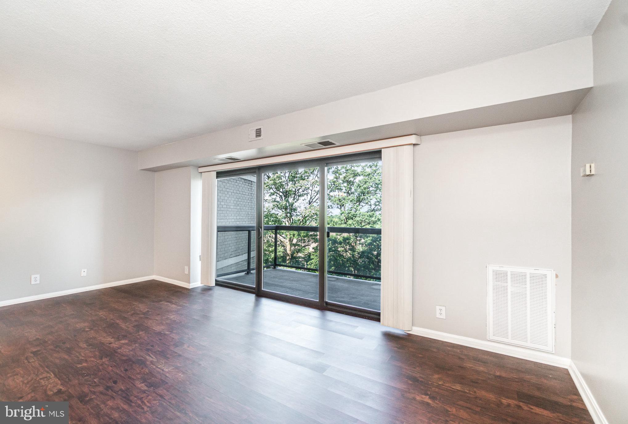 307 Yoakum Pkwy #716