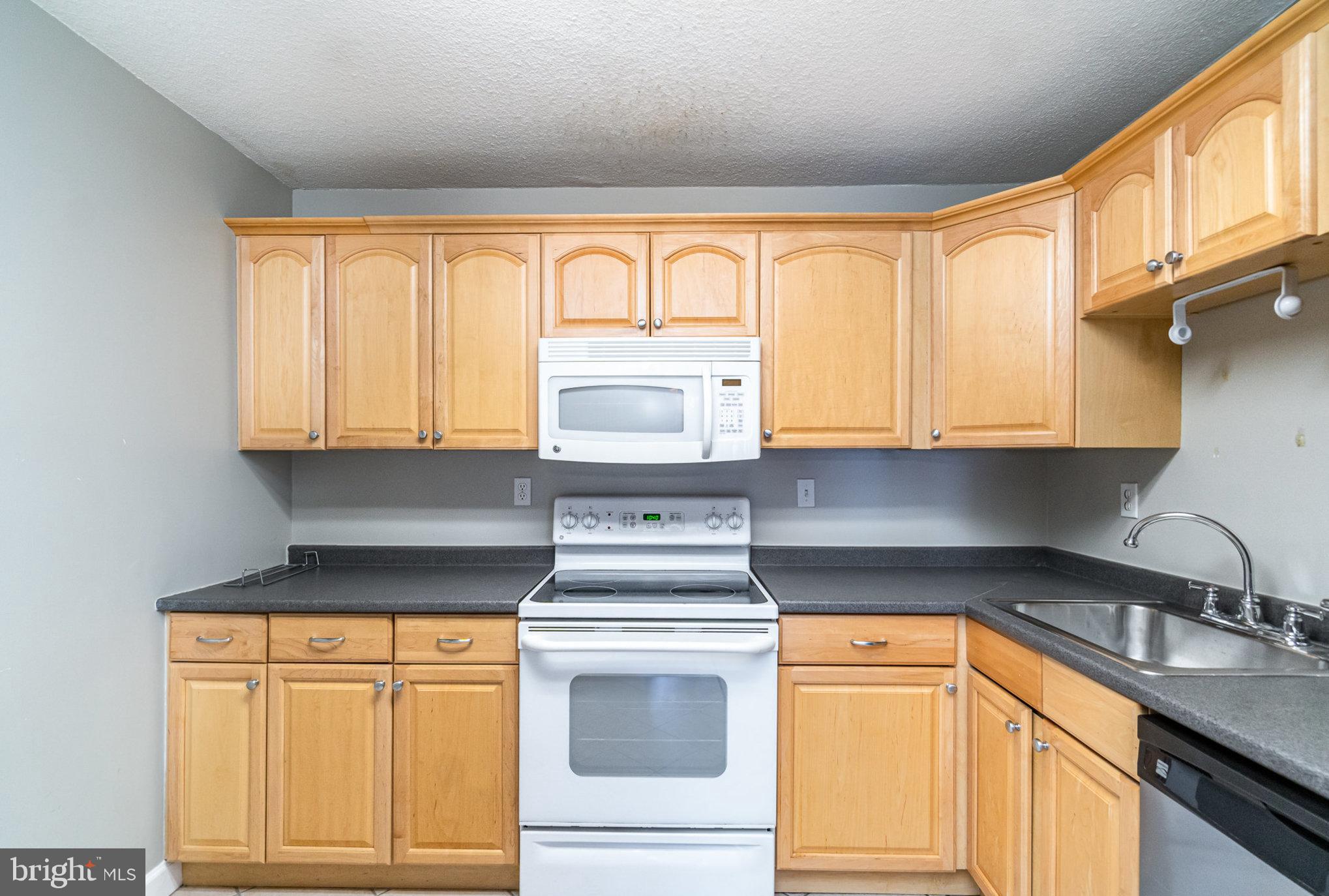 307 Yoakum Pkwy #716