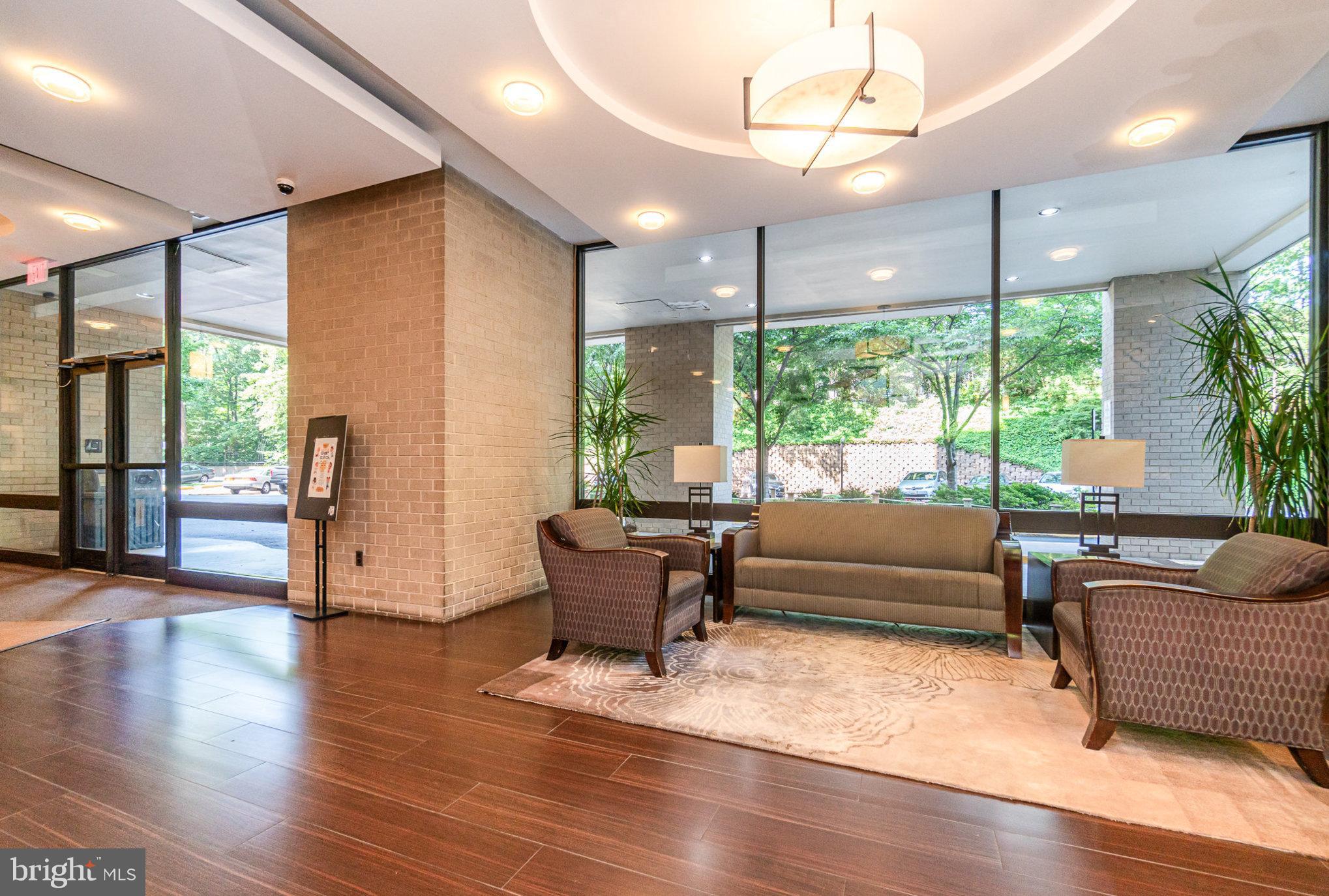 307 Yoakum Pkwy #716