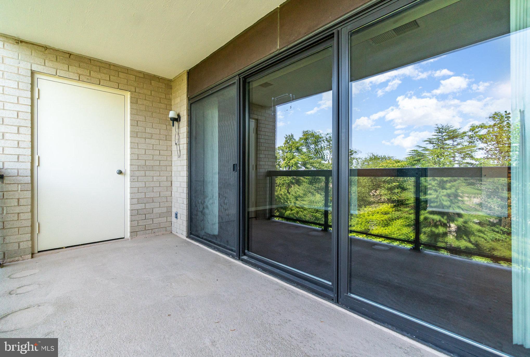 307 Yoakum Pkwy #716