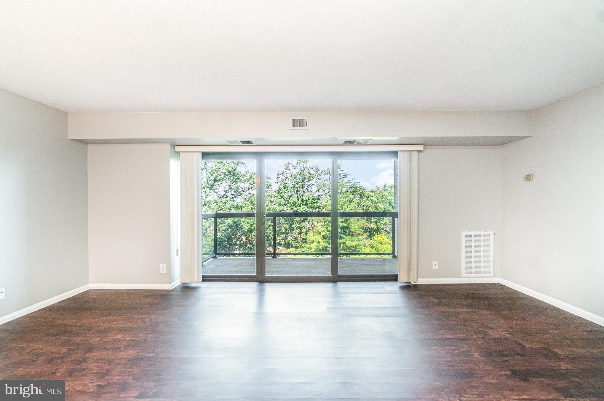 307 Yoakum Pkwy #716