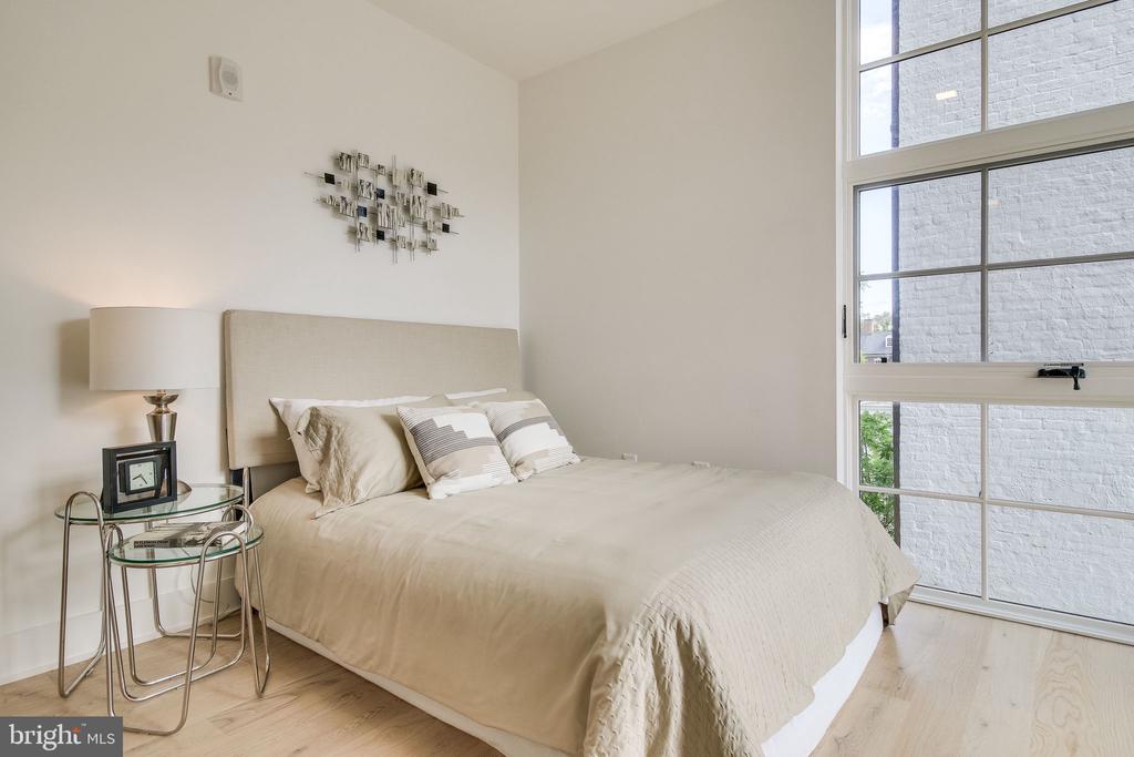 521 N WASHINGTON ST #201