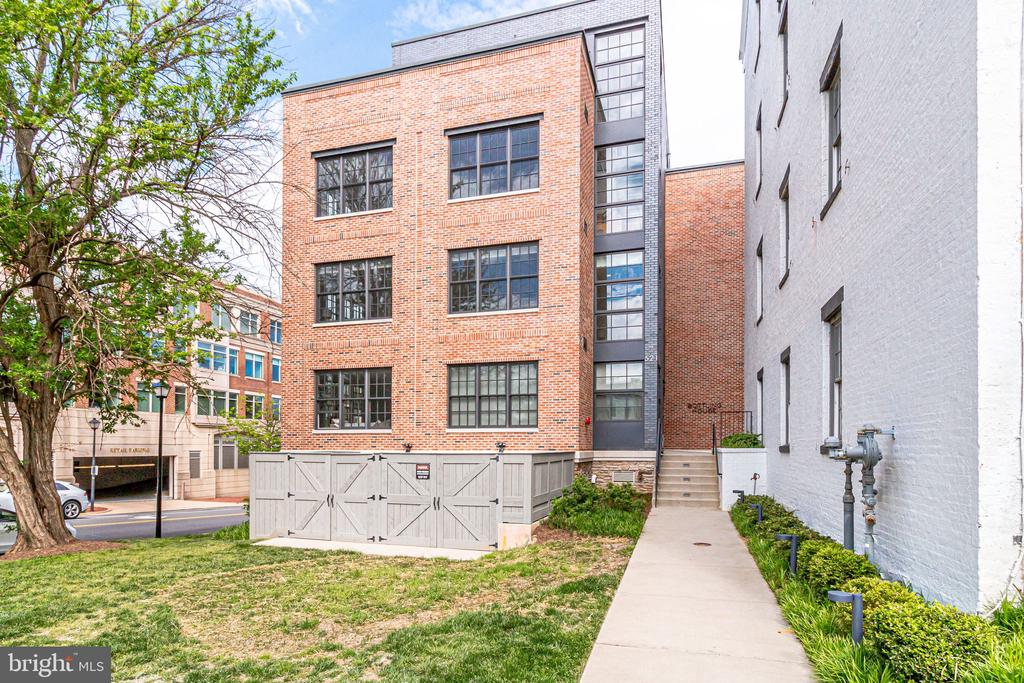 521 N WASHINGTON ST #201