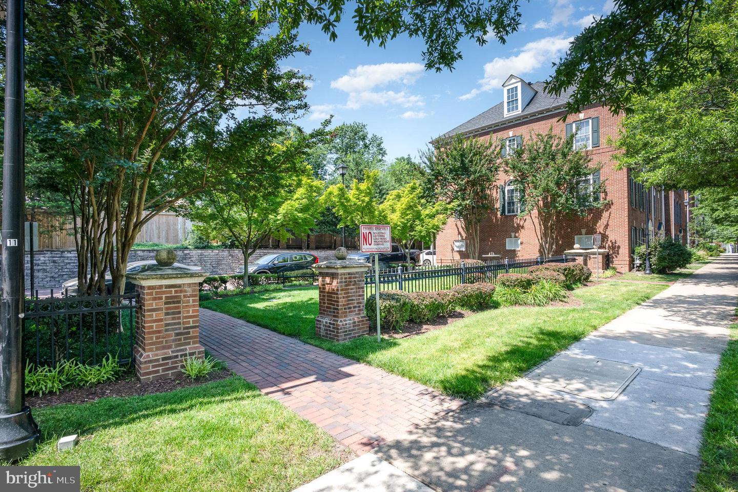 822 W Glebe Rd