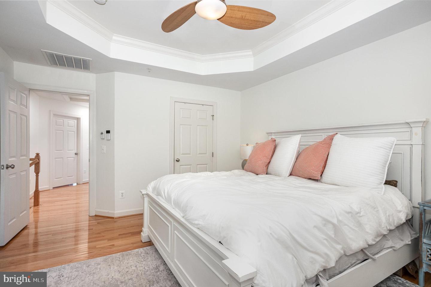 822 W Glebe Rd